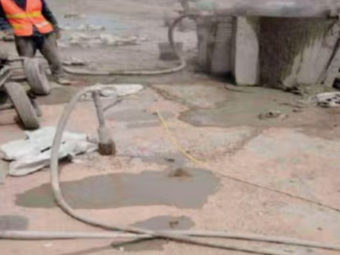 桂东水泥混凝土路面板底注浆技术 路面脱空注浆整治方案