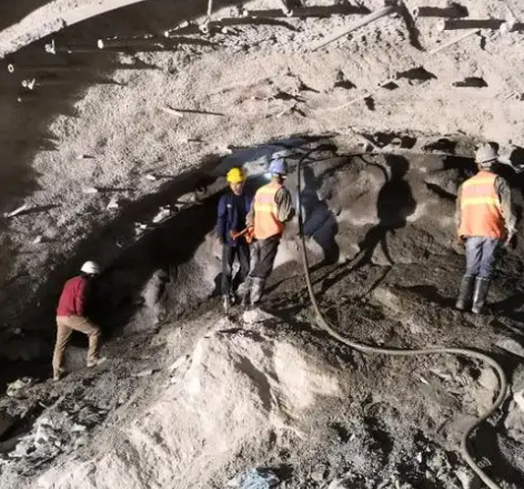 桂东拱顶带模注浆料的施工流程及注意事项